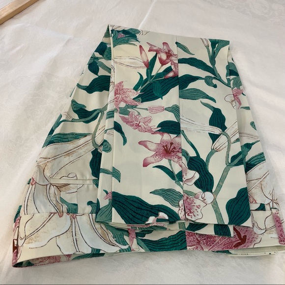 Ann Taylor factory botanical print ankle pants. - Picture 3 of 16